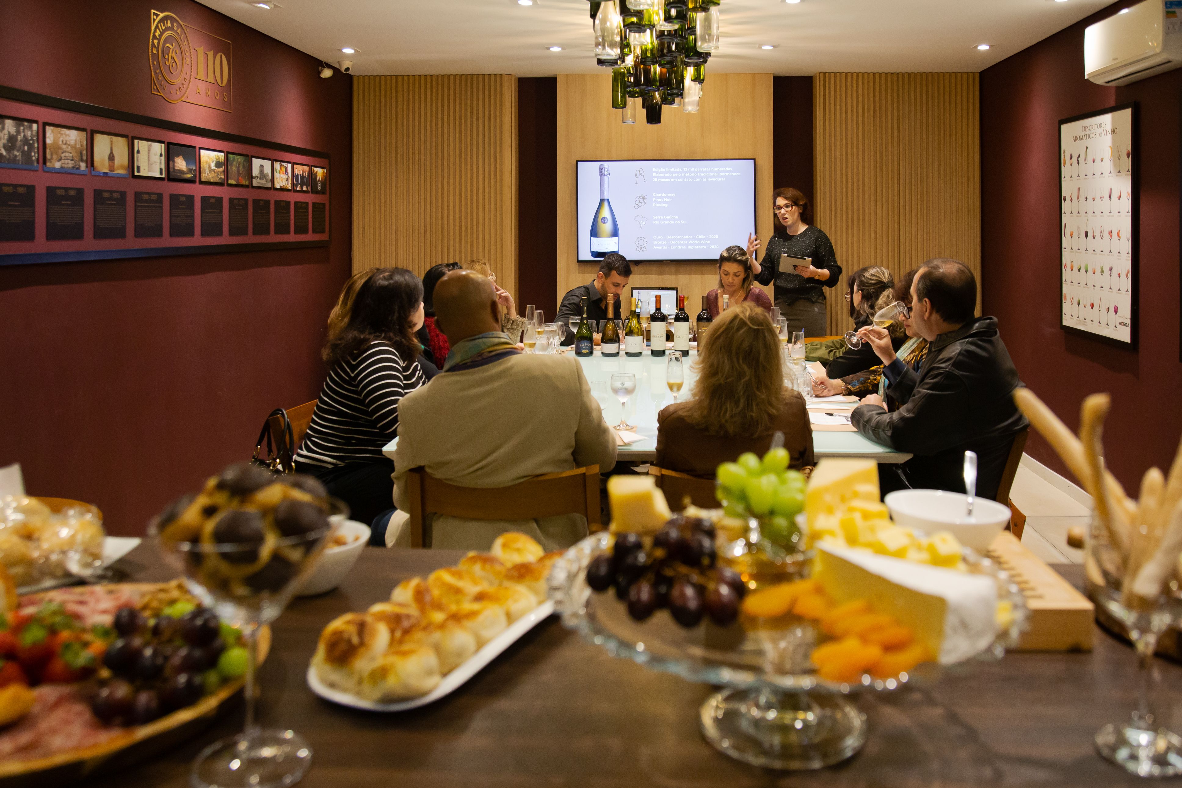 Happy Wine Class Degustação às cegas na Enoteca Salton Wine Locals