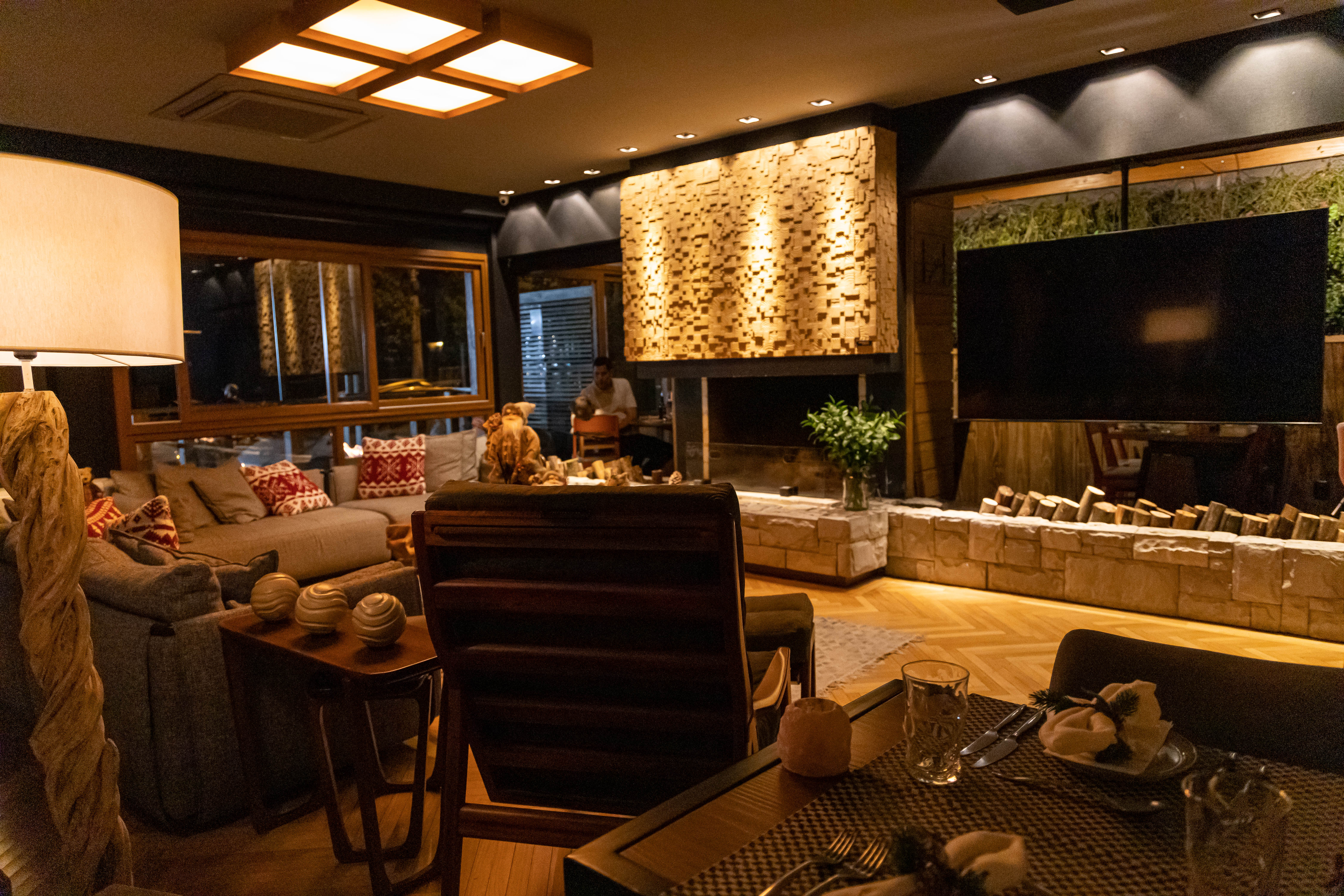Wood Lounge Bar & Restaurante  (4).jpg