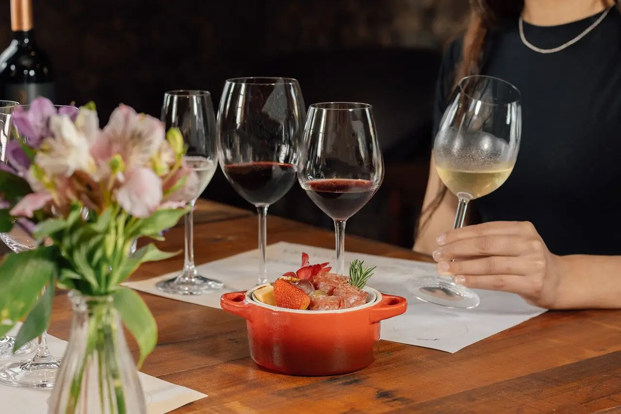 Cover - Explorando sabores: degustação de frios, sementes e frutas na Vinícola Lovara